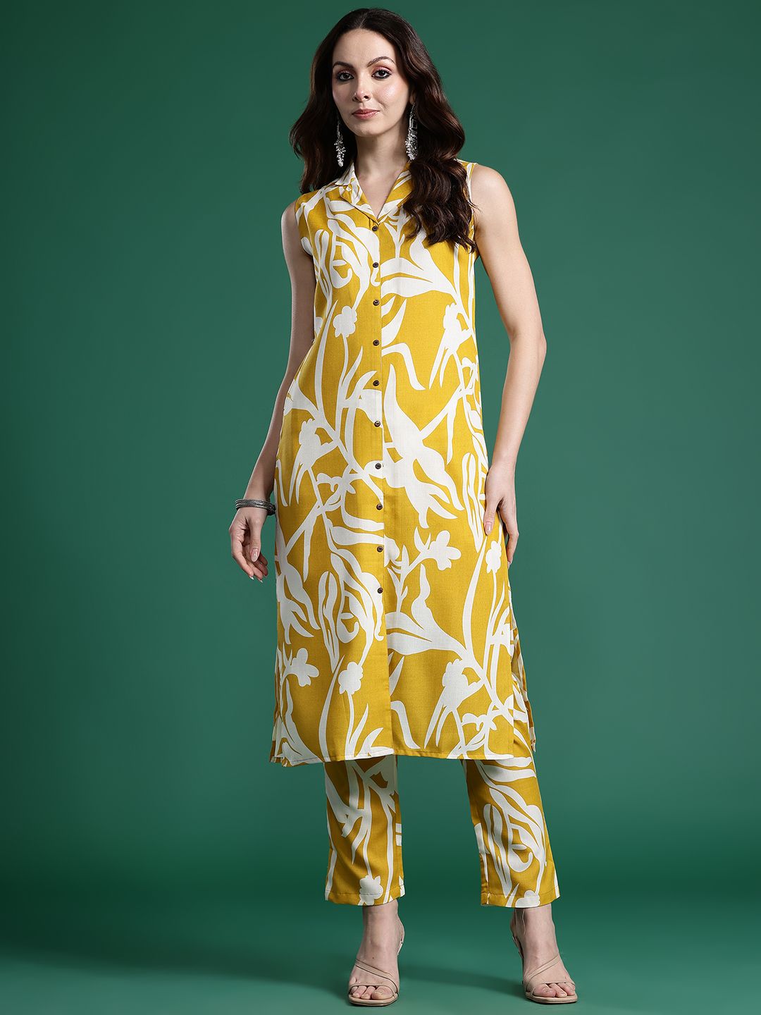 Indyancart IE Women Printed Regular Linen Kurta with Trousers