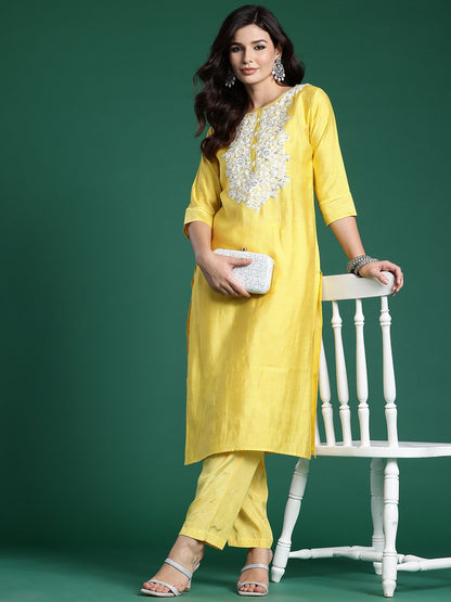 Indyancart IE Ethnic Motifs Embroidered Thread Work Kurta with Trousers