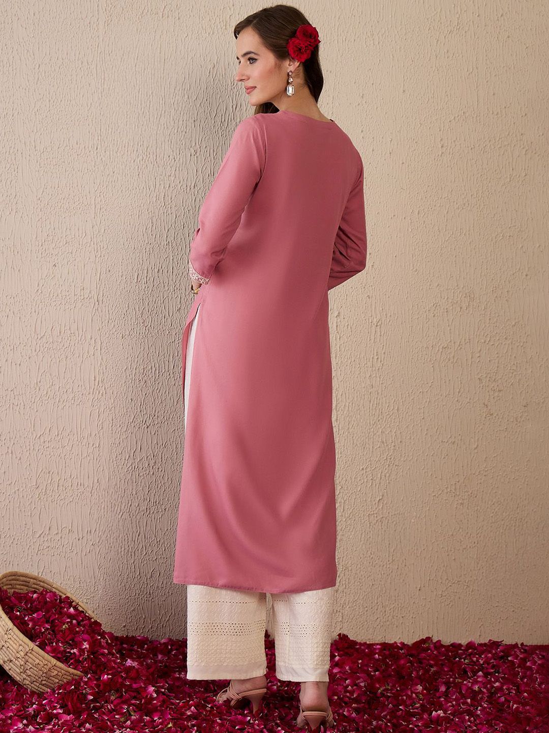 Indyancart IE Women Floral Embroidered Thread Work Kurta