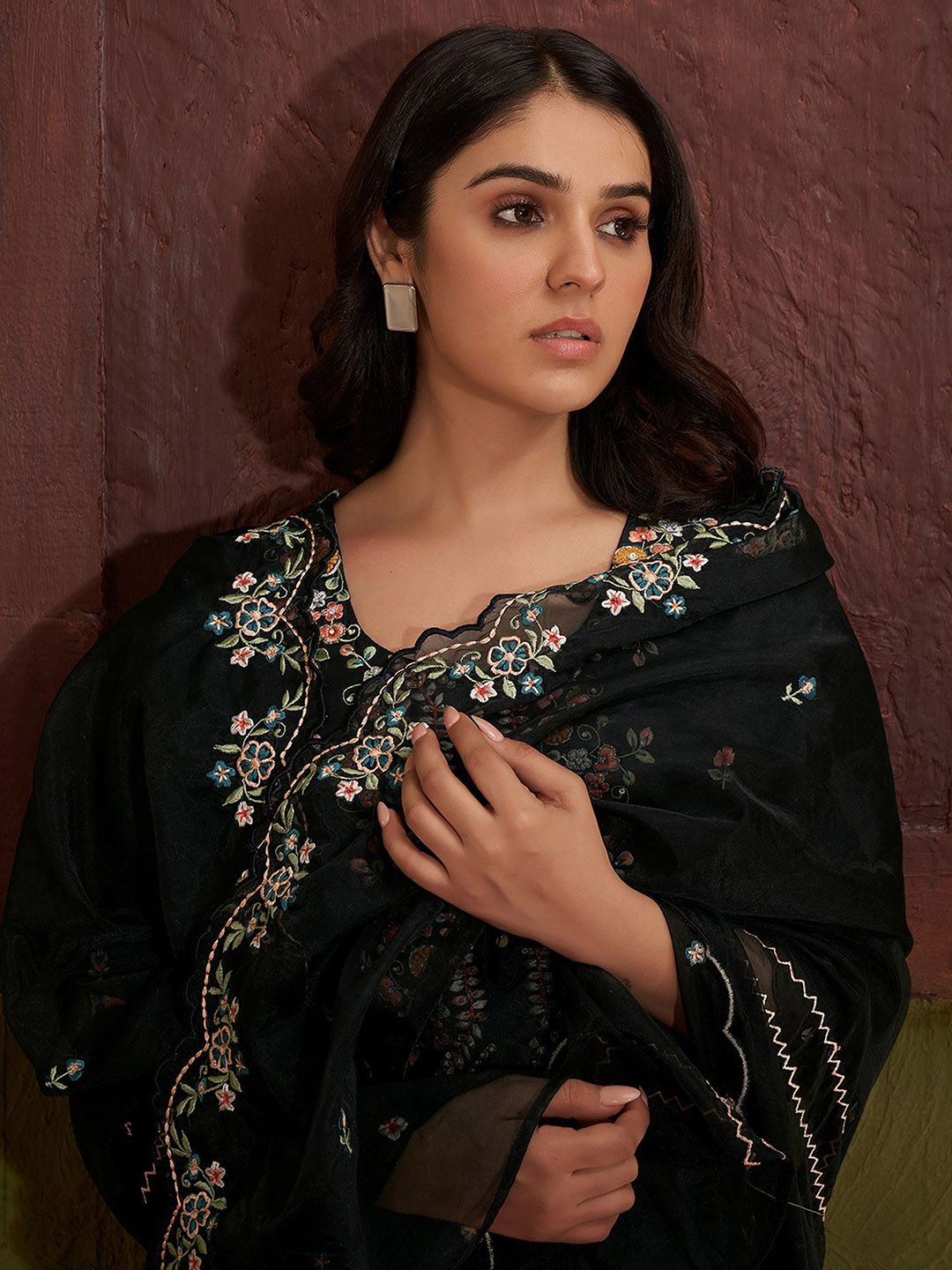 Women Floral Embroidered Regular Beads and Stones Kurta with Trousers & Dupatta