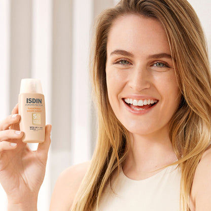 ISDIN Fotoprotector Fusion Water Magic Color SPF 50 PA++++ - Light