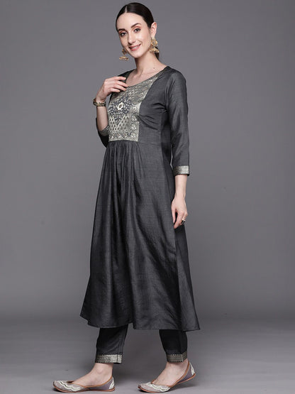 Indyancart IE Yoke Design Round Neck Three-Quarter Sleeves Empire Kurta Set