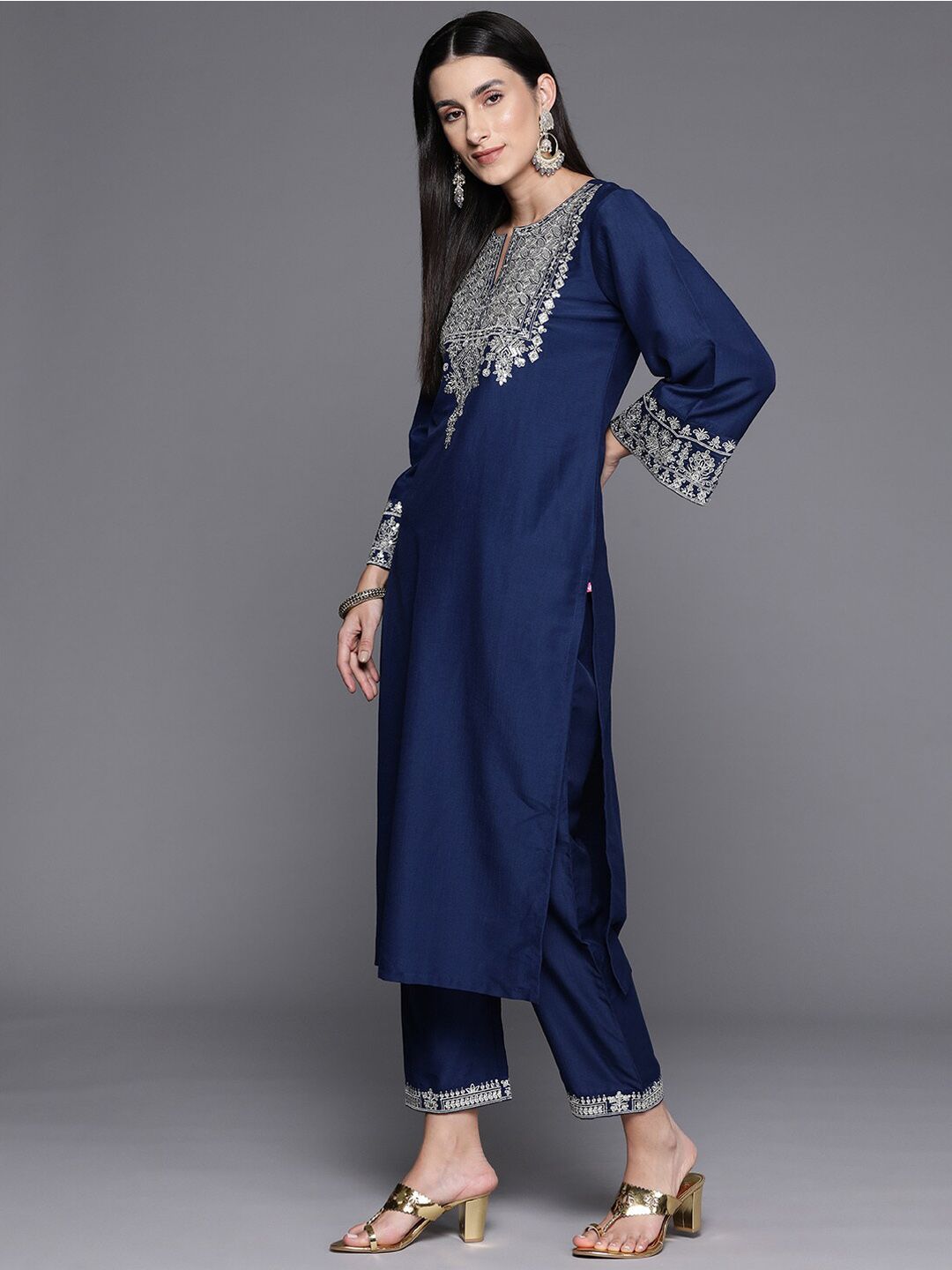 Indyancart VA Women'sNotch Neck Ethnic Motifs Embroidered Regular Kurta Set