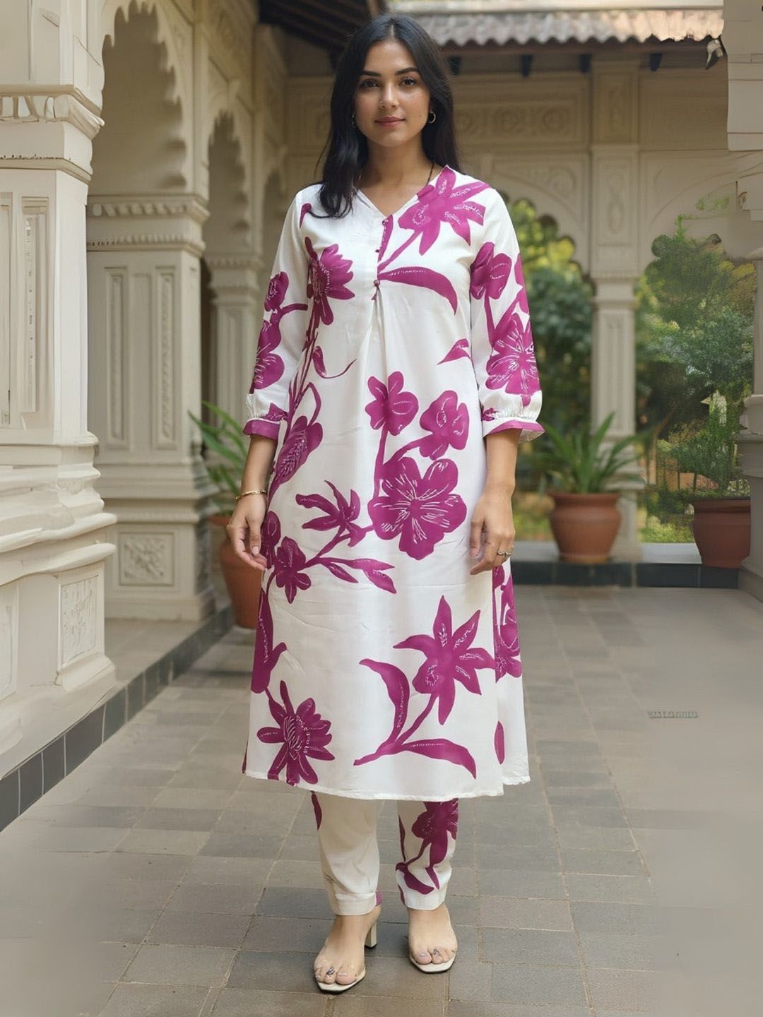 Women Floral Printed Kurta with Trousers