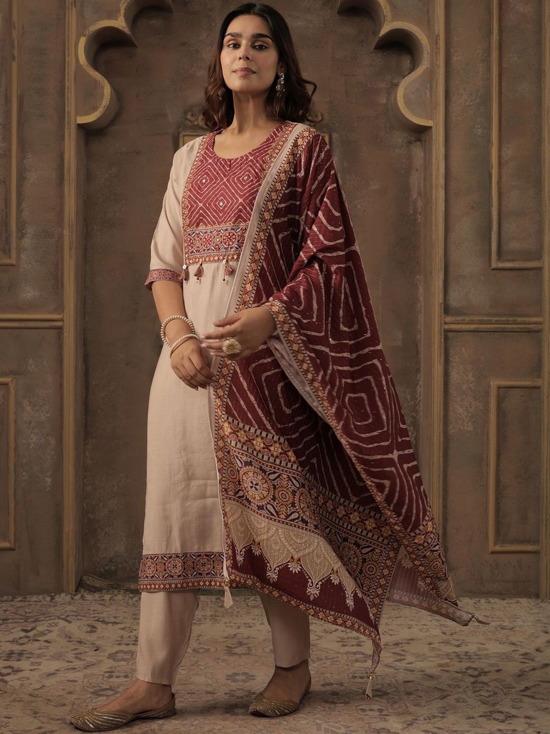 Geometric Yoke Design Thread Work Straight Kurta With Trousers & Dupatta