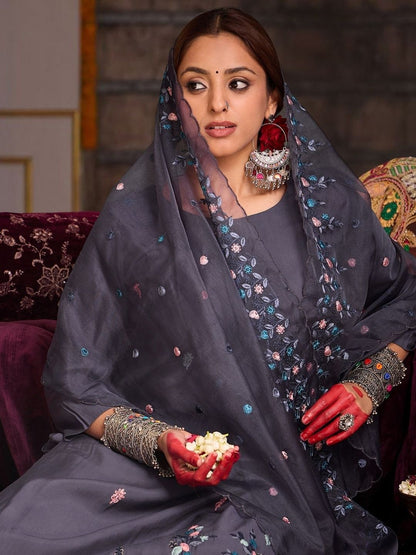 Women Floral Embroidered Regular Thread Work Kurta with Trousers & With Dupatta