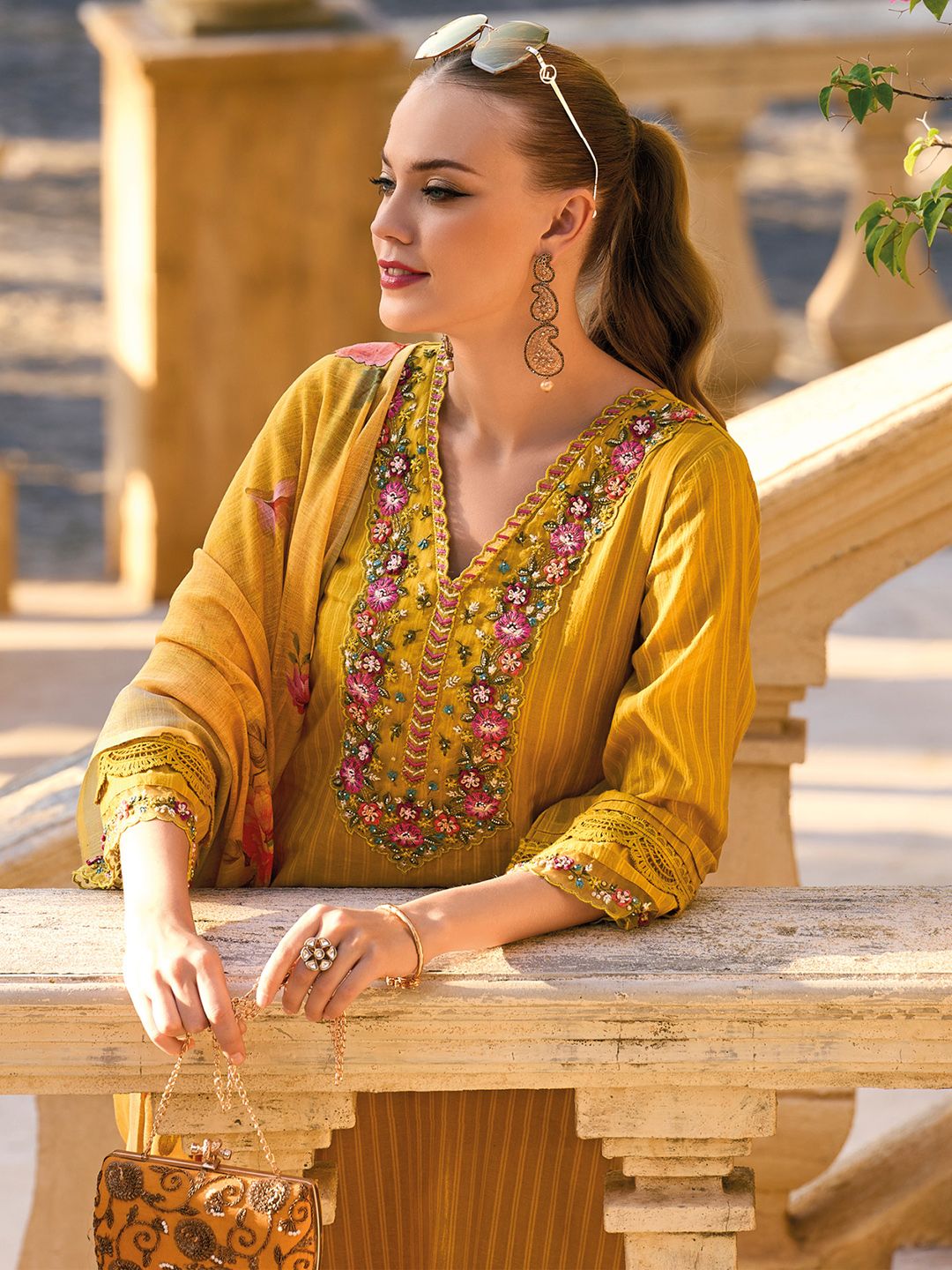 Floral Embroidered Regular Thread Work Pure Cotton Kurta with Trousers & Dupatta