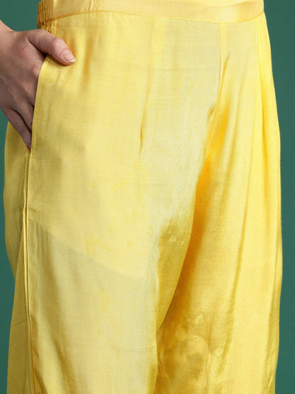 Indyancart IE Ethnic Motifs Embroidered Thread Work Kurta with Trousers