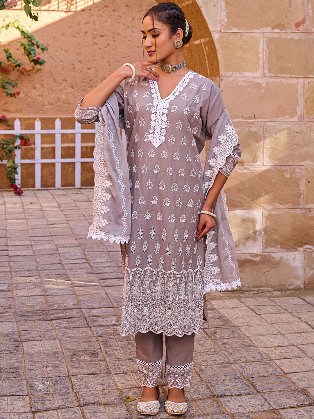 Floral Embroidered Thread Work Pure Cotton Kurta With Trousers & Dupatta