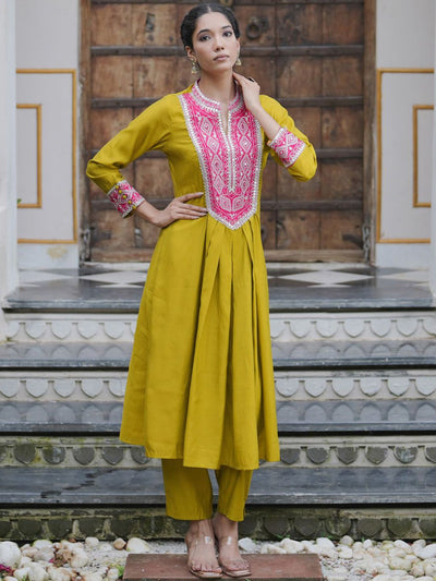 Indyancart IE Women Ethnic Motifs Embroidered Pleated Mirror Work Kurta with Trousers