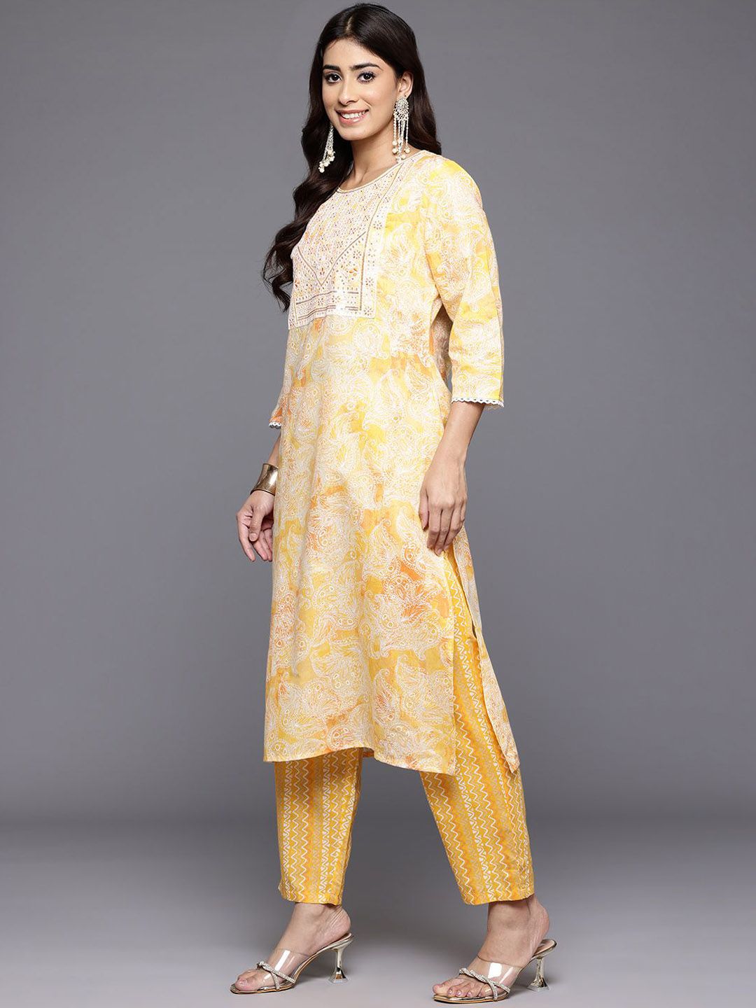 Indyancart VA Women'sFloral Printed Thread Work Straight Kurta With Trousers & Dupatta