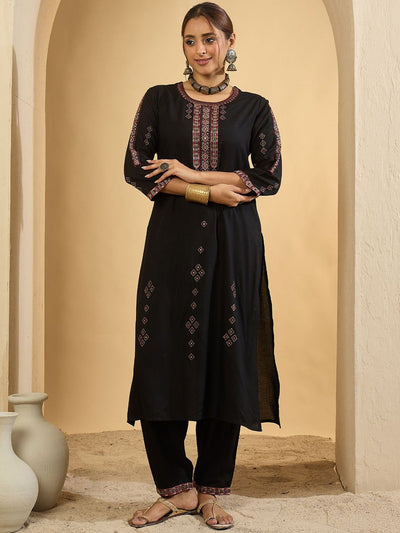 Indyancart IE Women Ethnic Motifs Embroidered Regular Thread Work Kurta Sets