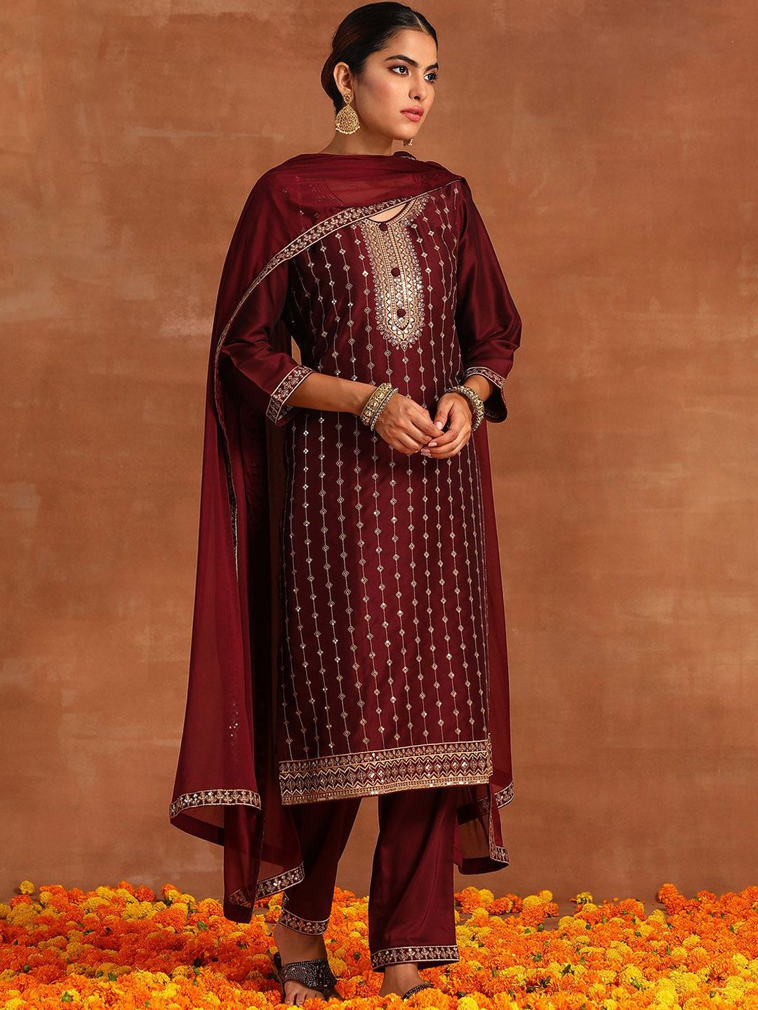 Indyancart IE Embroidered V-Neck Three-Quarter Sleeves Sequinned Kurta Set