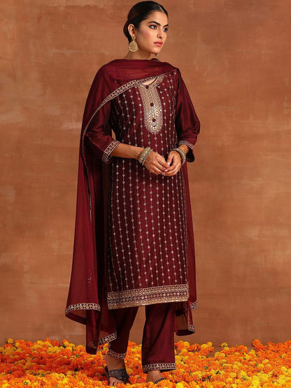 Indyancart IE Embroidered V-Neck Three-Quarter Sleeves Sequinned Kurta Set