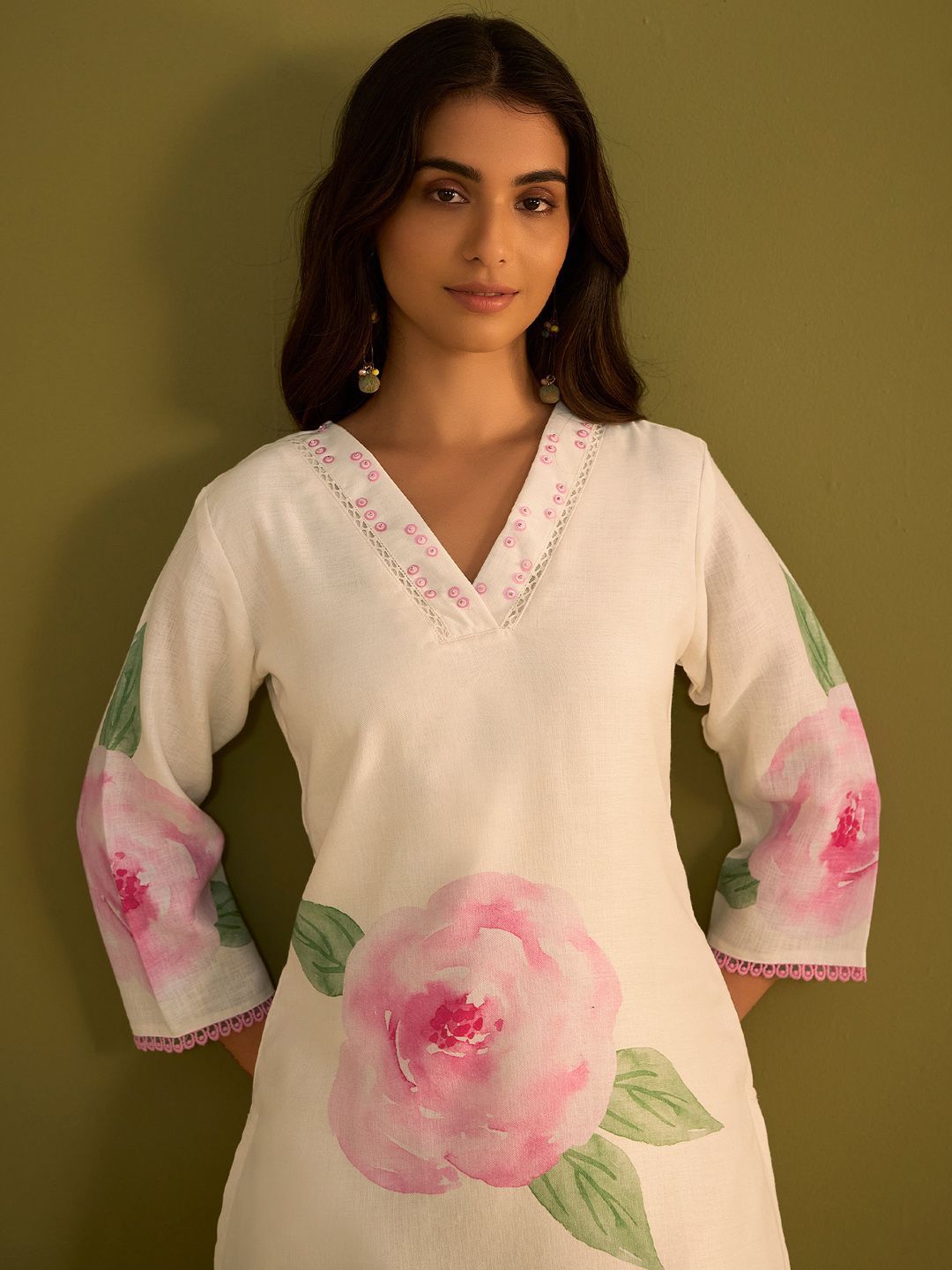 Women Floral Printed Regular Sequinned Linen Kurta with Trousers & With Dupatta
