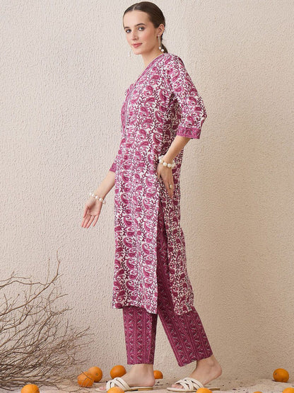 Indyancart IE Paisley Printed V-Neck Pure Cotton Straight Kurta With Trousers