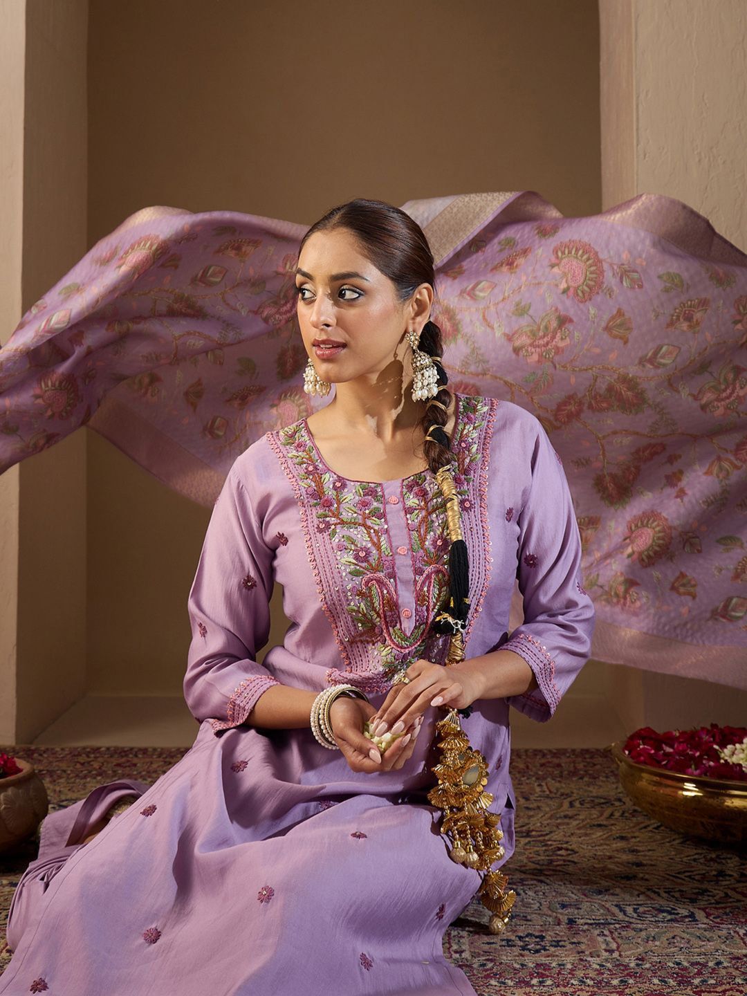 Women Floral Embroidered Regular Thread Work Kurta with Trousers & With Dupatta