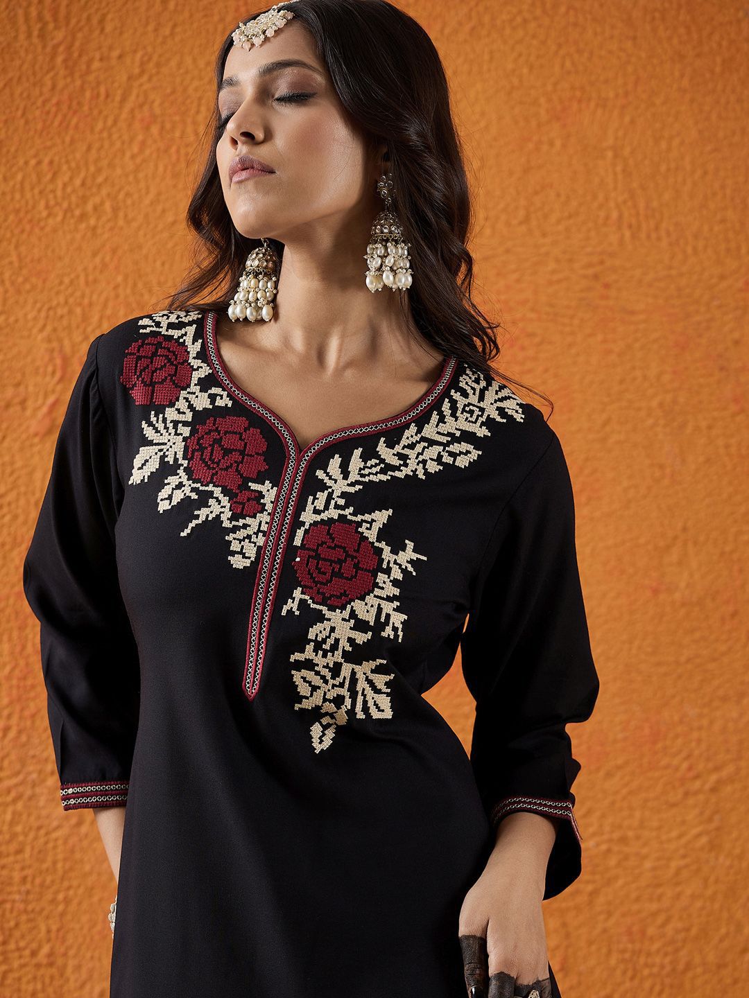 Indyancart IE Floral Yoke Design Sweetheart Neck Thread Work Straight Kurta