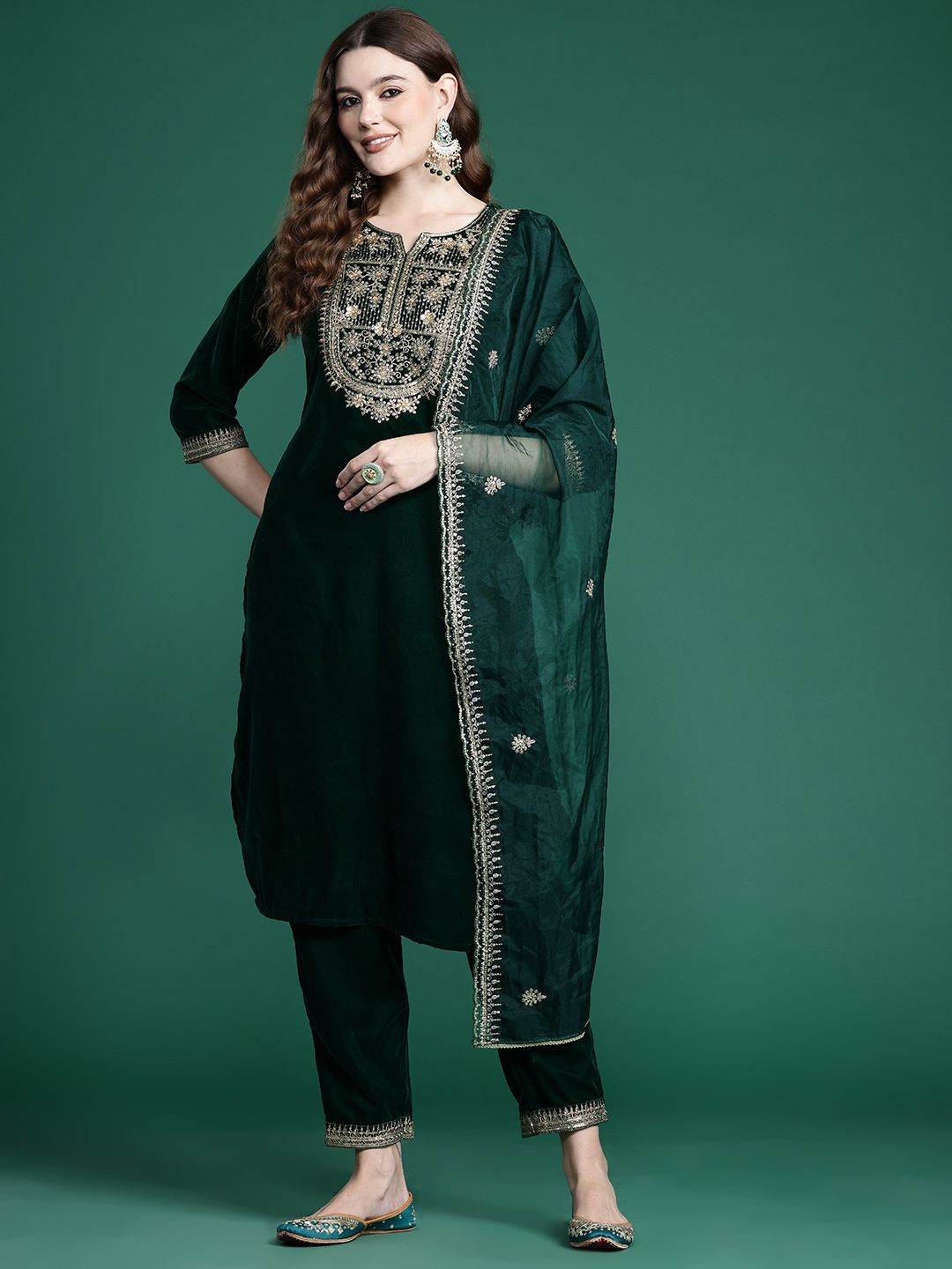 Indyancart IE Ethnic Motifs Velvet Kurta with Trousers & With Dupatta