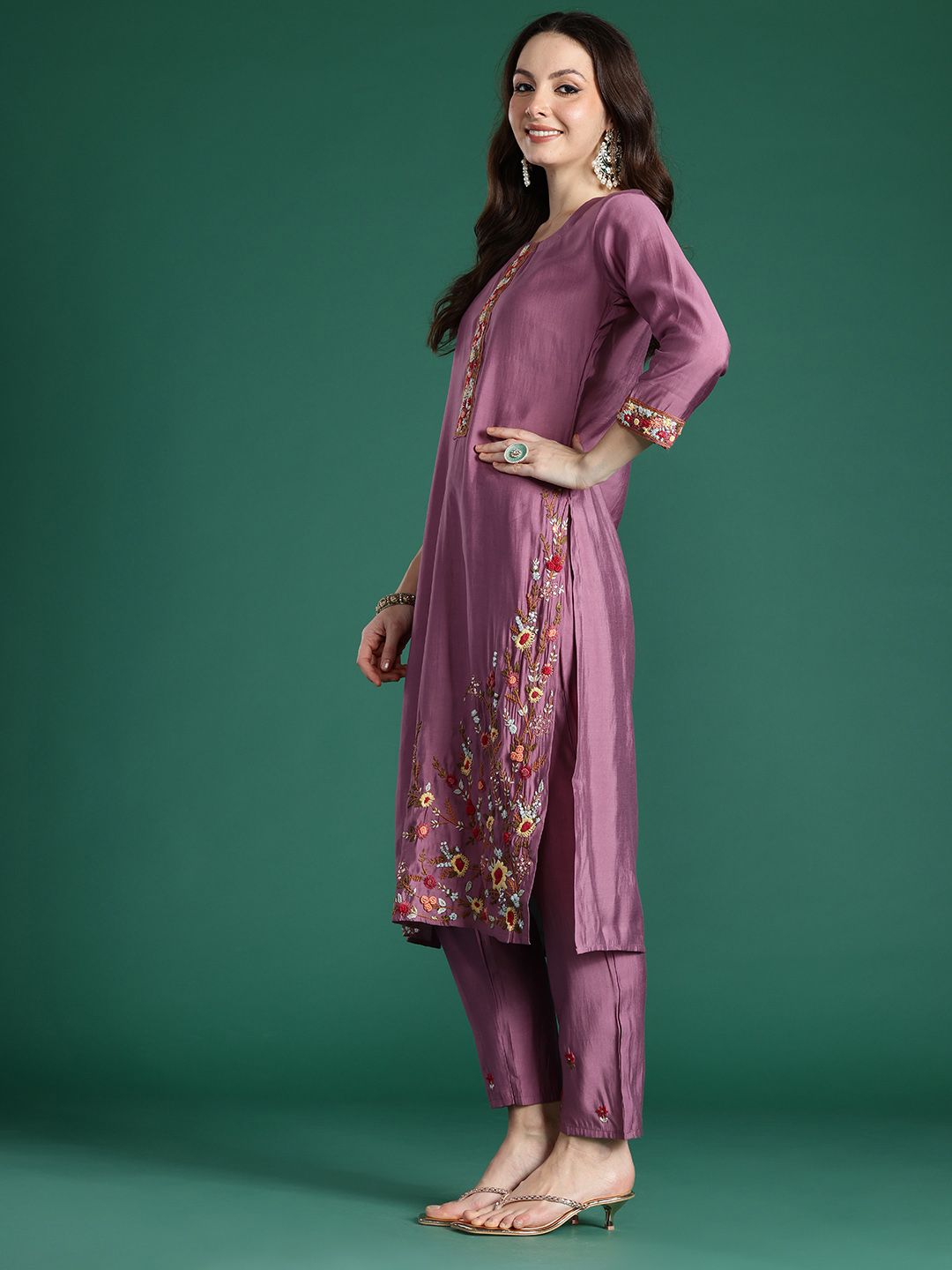 Indyancart IE Floral Embroidered Thread Work Kurta with Trousers & With Dupatta