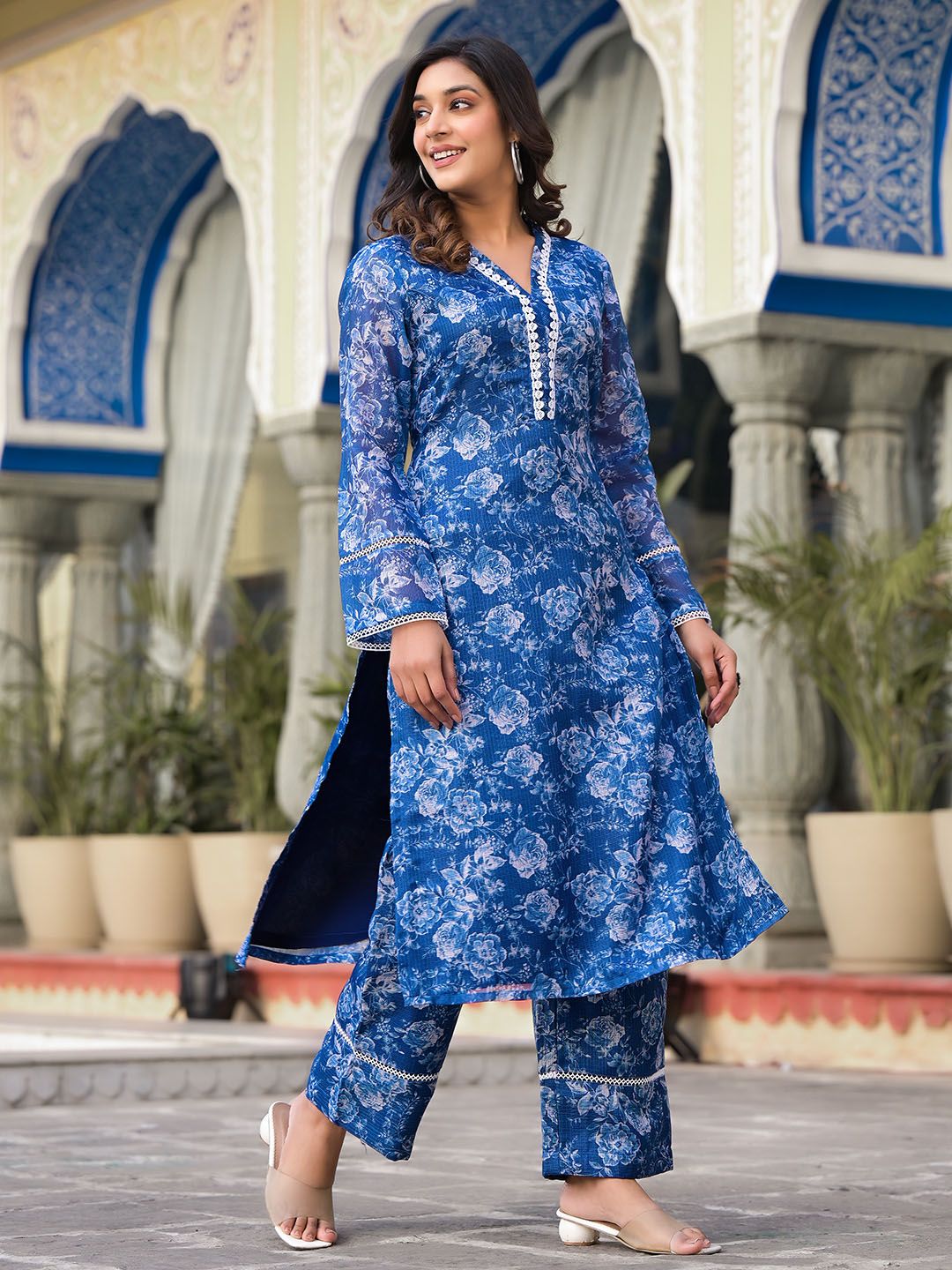 Indyancart VA Women'sFloral Printed V Neck Pure Cotton Straight Kurta with Trousers