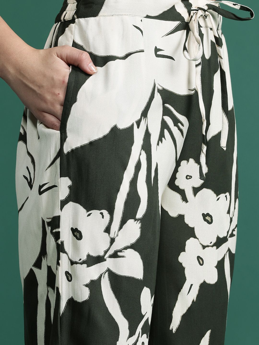 Indyancart IE Floral Printed Sequinned Kurta with Trousers
