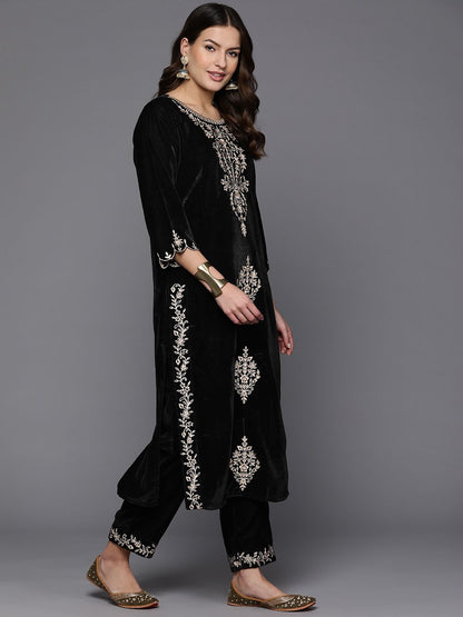Indyancart IE Women Floral Embroidered Regular Thread Work Velvet Kurta with Trousers & Dupatta