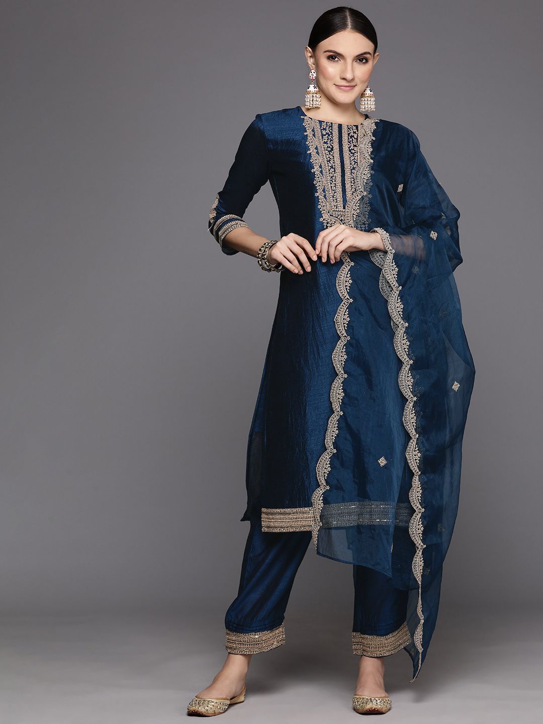 Dhiyona IE Women Floral Yoke Design Regular Sequinned Kurta with Trousers & Dupatta