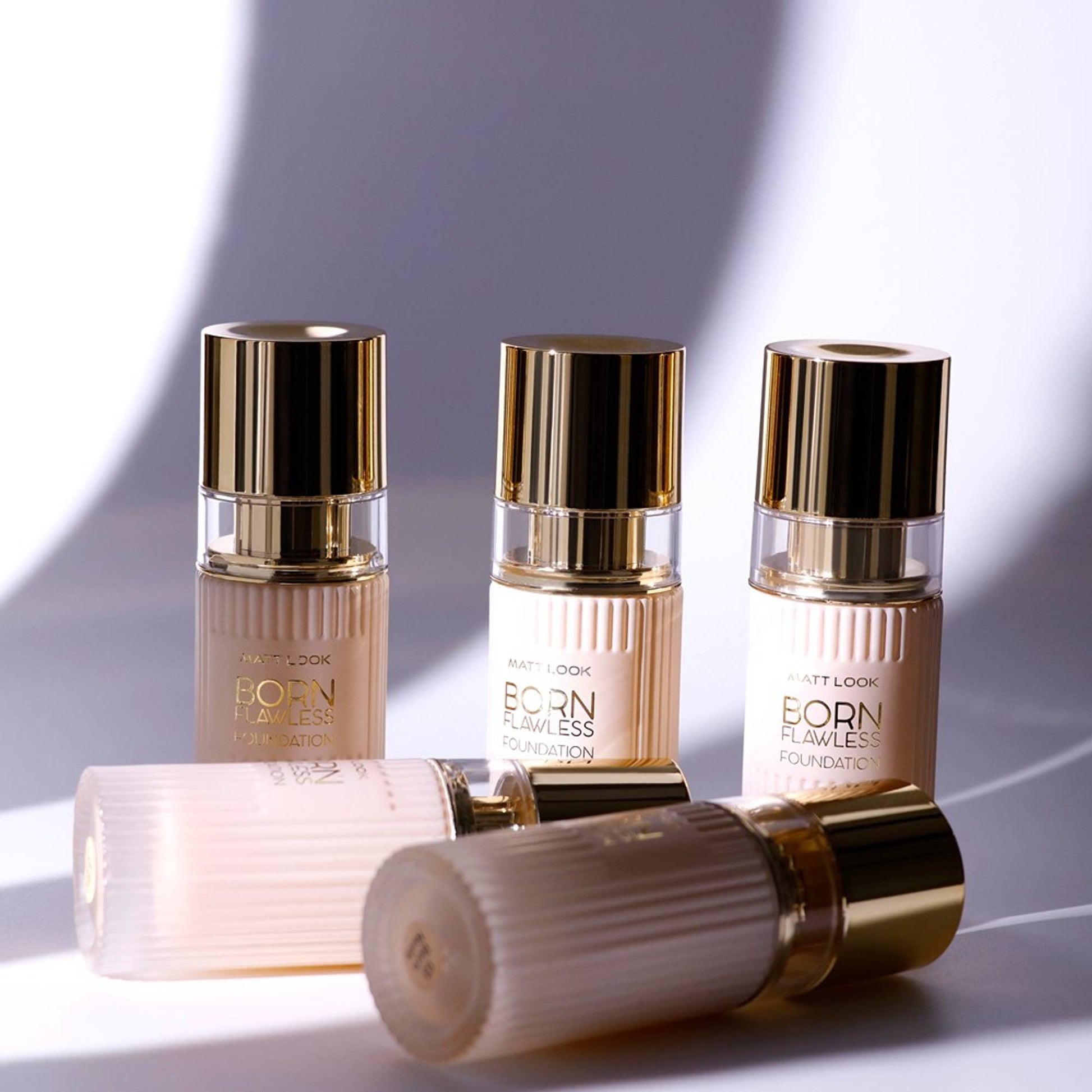 Matt look Born Flawless Weightless Foundation - Born Ivory