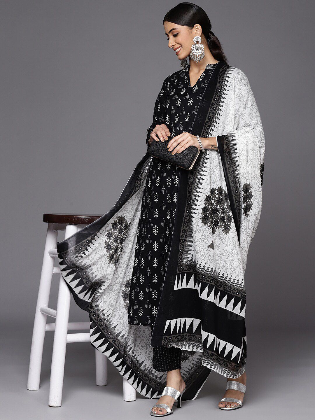 Indyancart VA Women'sFloral Printed Pure Cotton Kurta & Trousers With Dupatta