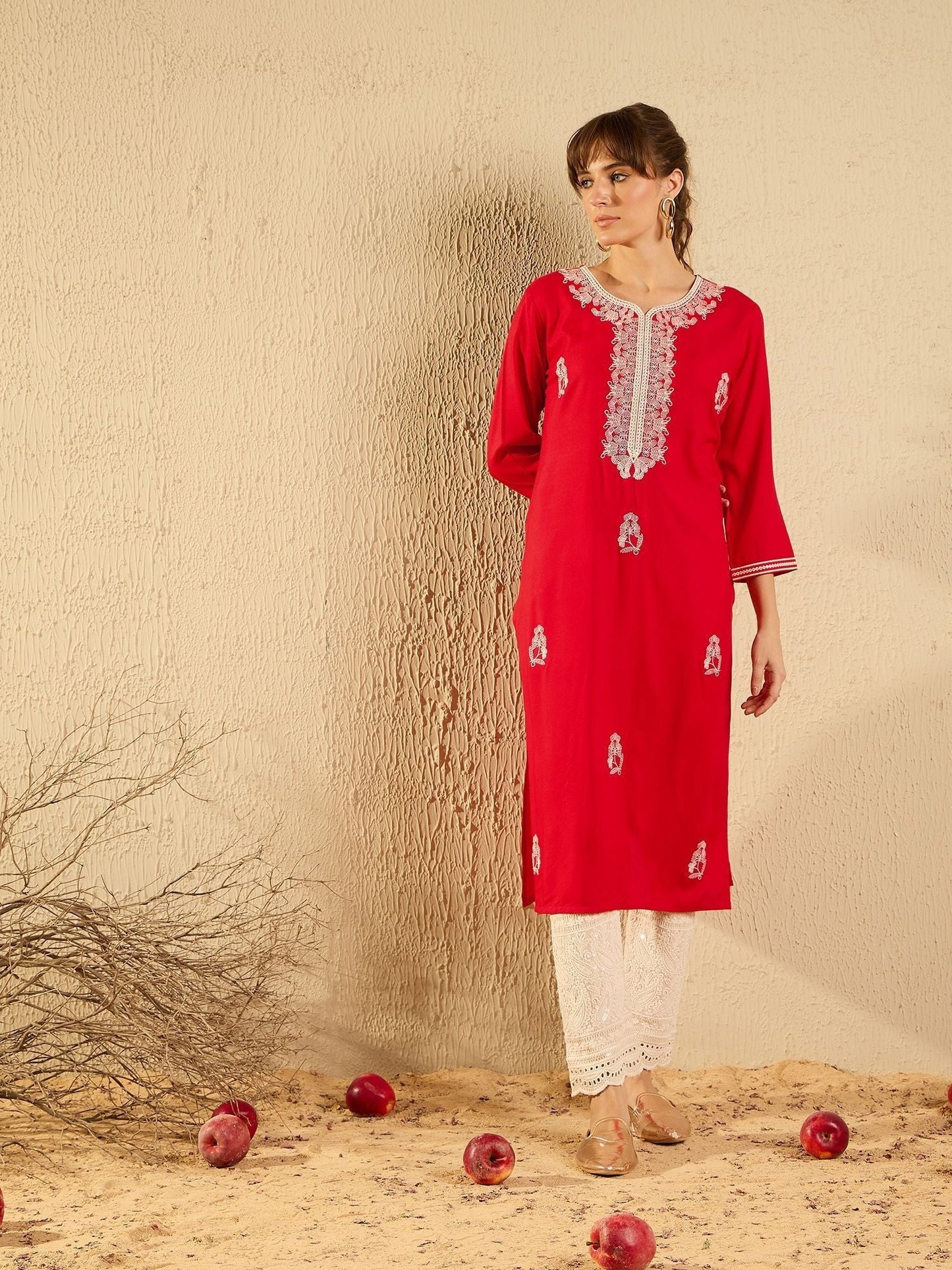 Indyancart IE Floral Embroidered Sweetheart Neck Machine Weave Straight Kurta