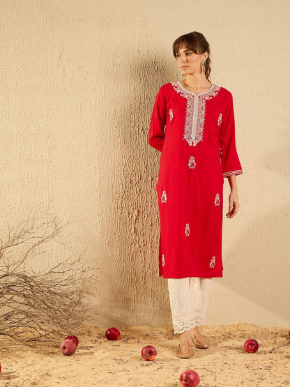 Indyancart IE Floral Embroidered Sweetheart Neck Machine Weave Straight Kurta