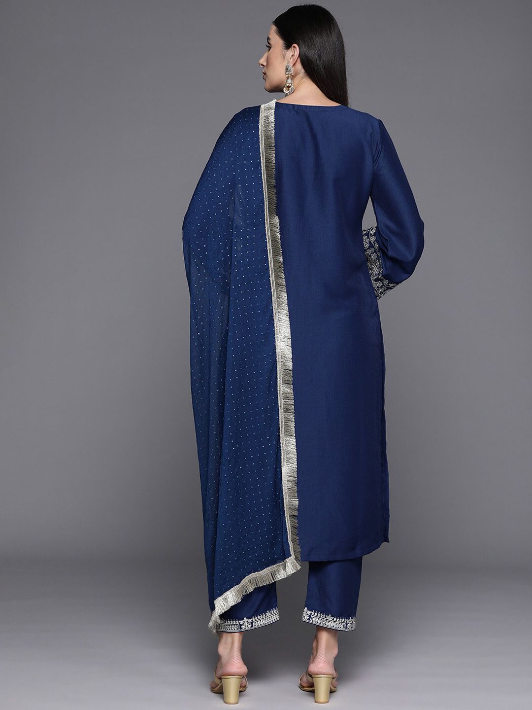 Indyancart VA Women'sNotch Neck Ethnic Motifs Embroidered Regular Kurta Set