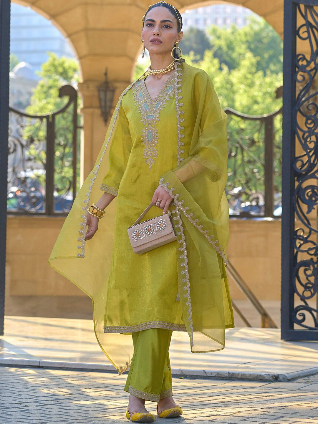 Ethnic Motifs Embroidered Regular Zari Straight Kurta With Trousers & Dupatta