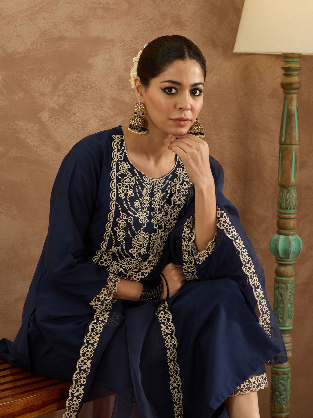 Women Embroidered Regular Thread Work Kurta with Trousers & Dupatta