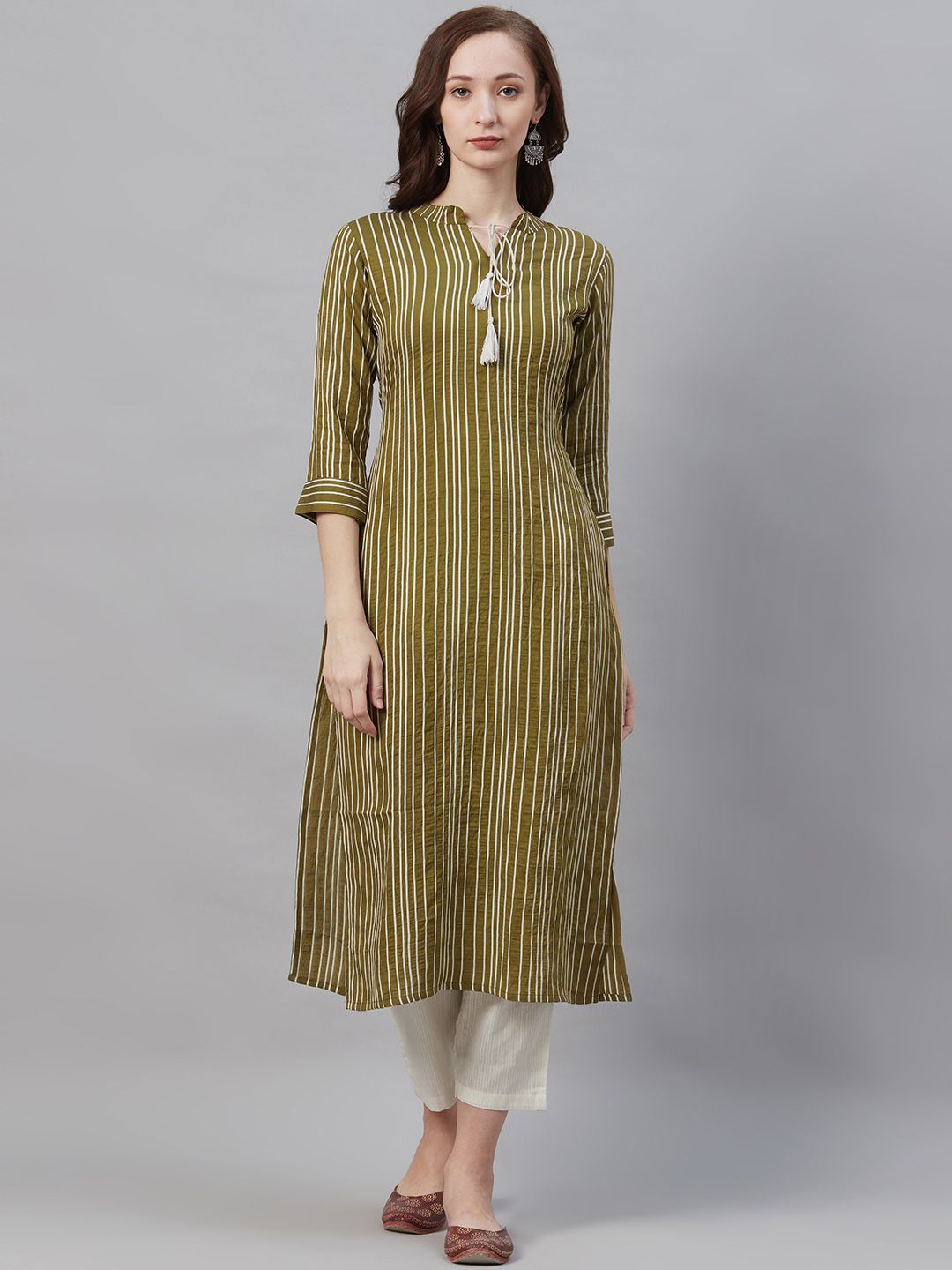Indyancart IE Women Olive Green & White Striped Straight Kurta