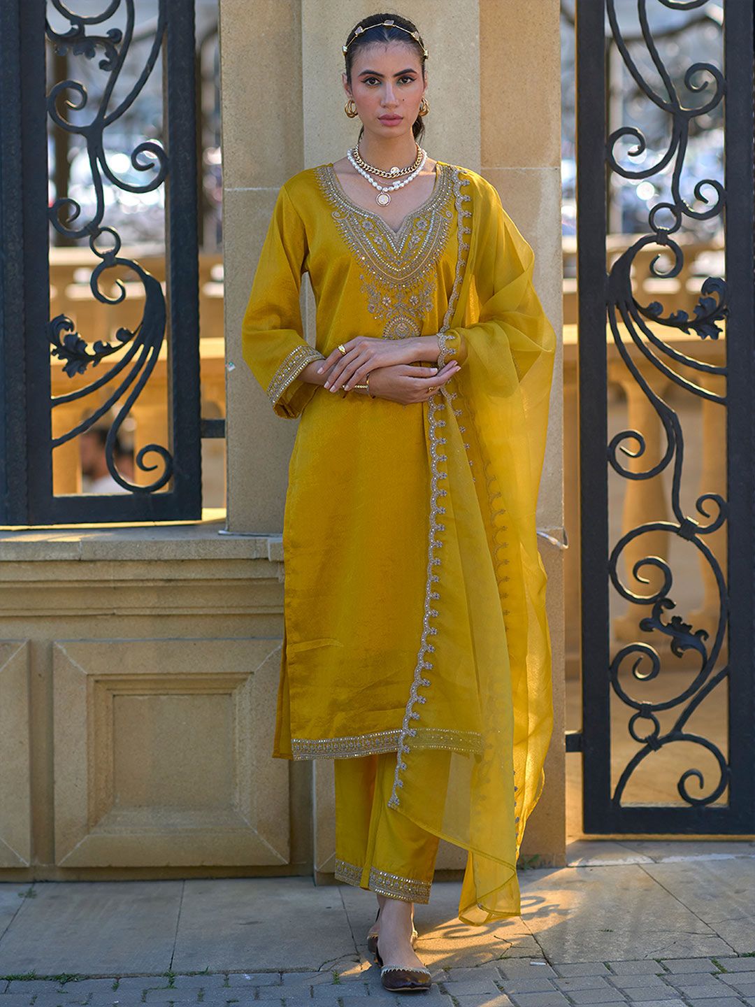 Indyancart IE Ethnic Motifs Embroidered Regular Zari Kurta with Trousers & With Dupatta