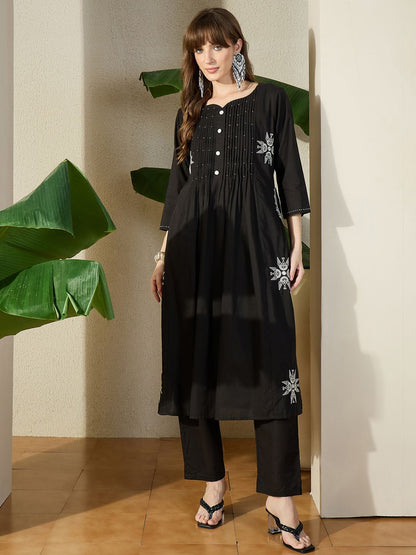 Women Embroidered Regular Thread Work Pure Cotton Kurta with Trousers