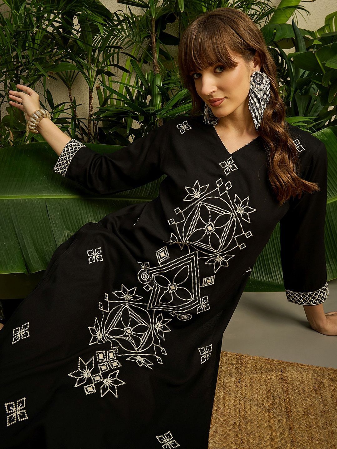 Women Ethnic Motifs Embroidered Regular Thread Work Kurta with Trousers