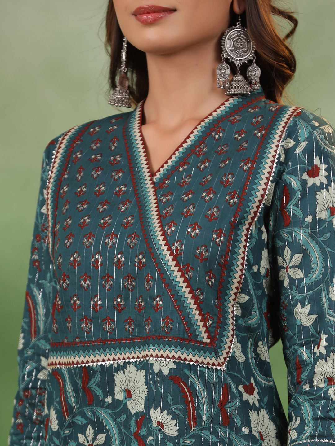 Indyancart SN Women's Green Floral Printed V-Neck Gotta Patti Pure Cotton Kurta With Trousers & Dupatta