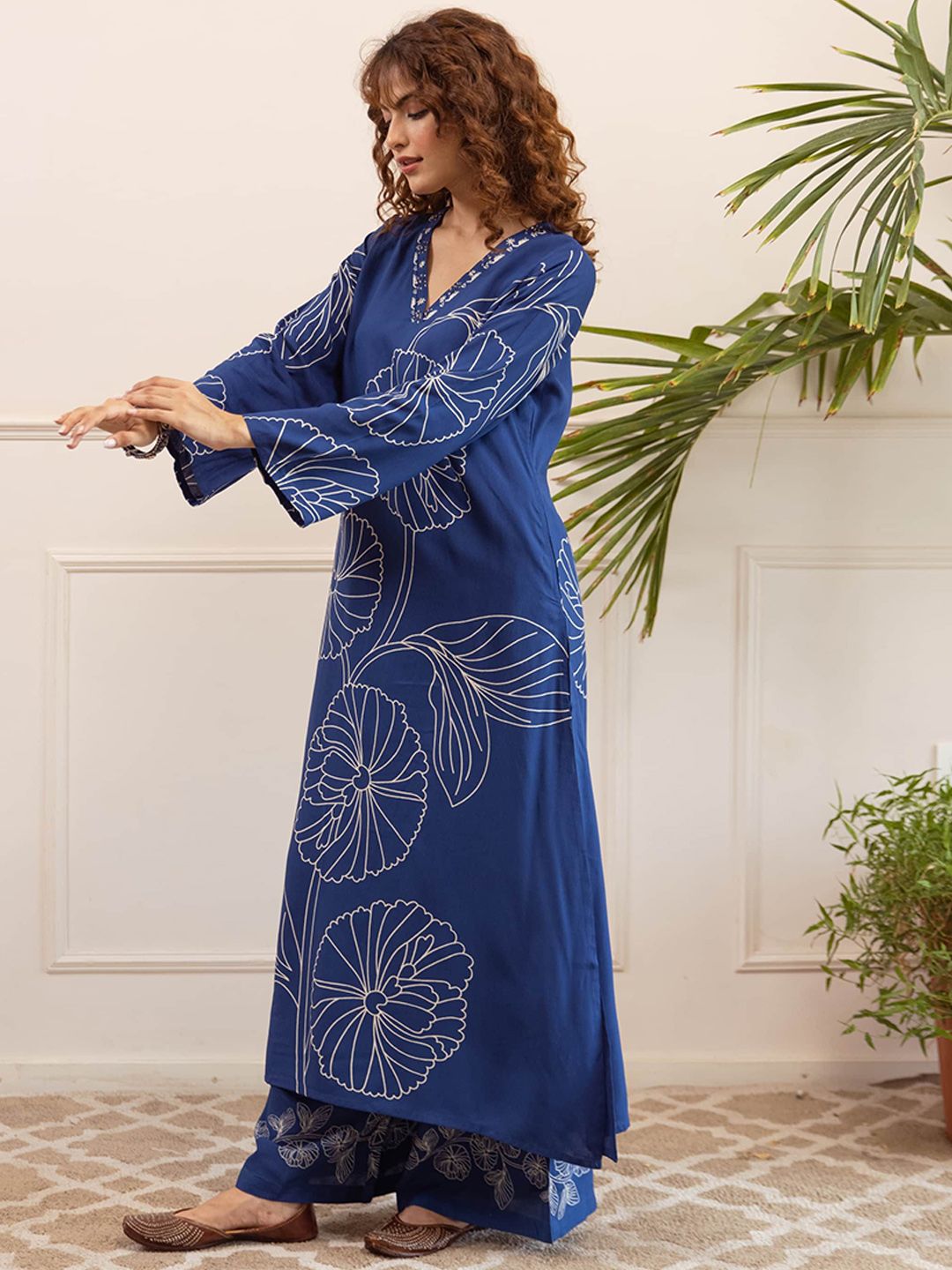 Indyancart SN Women's Floral Printed V-Neck Straight Kurta & Palazzo