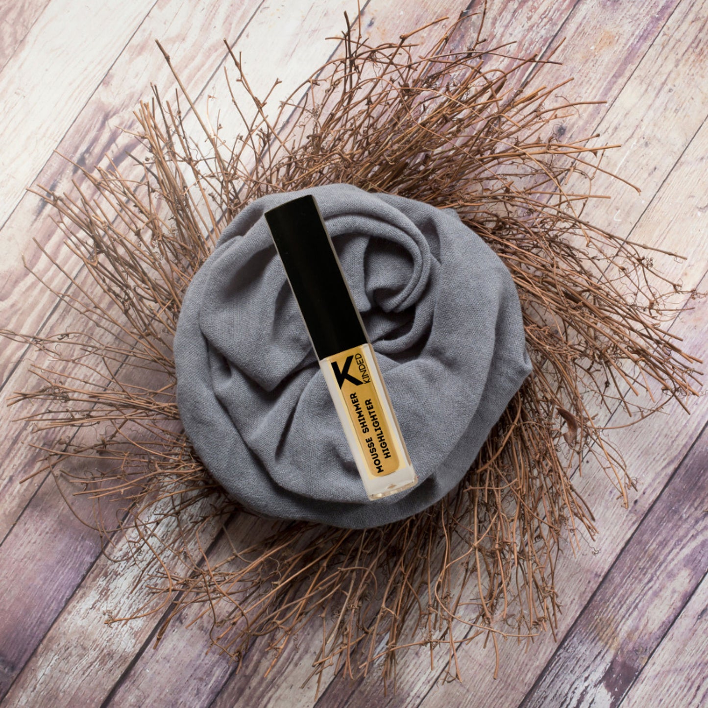 KINDED Mousse Shimmer Highlighter - Golden Glaze