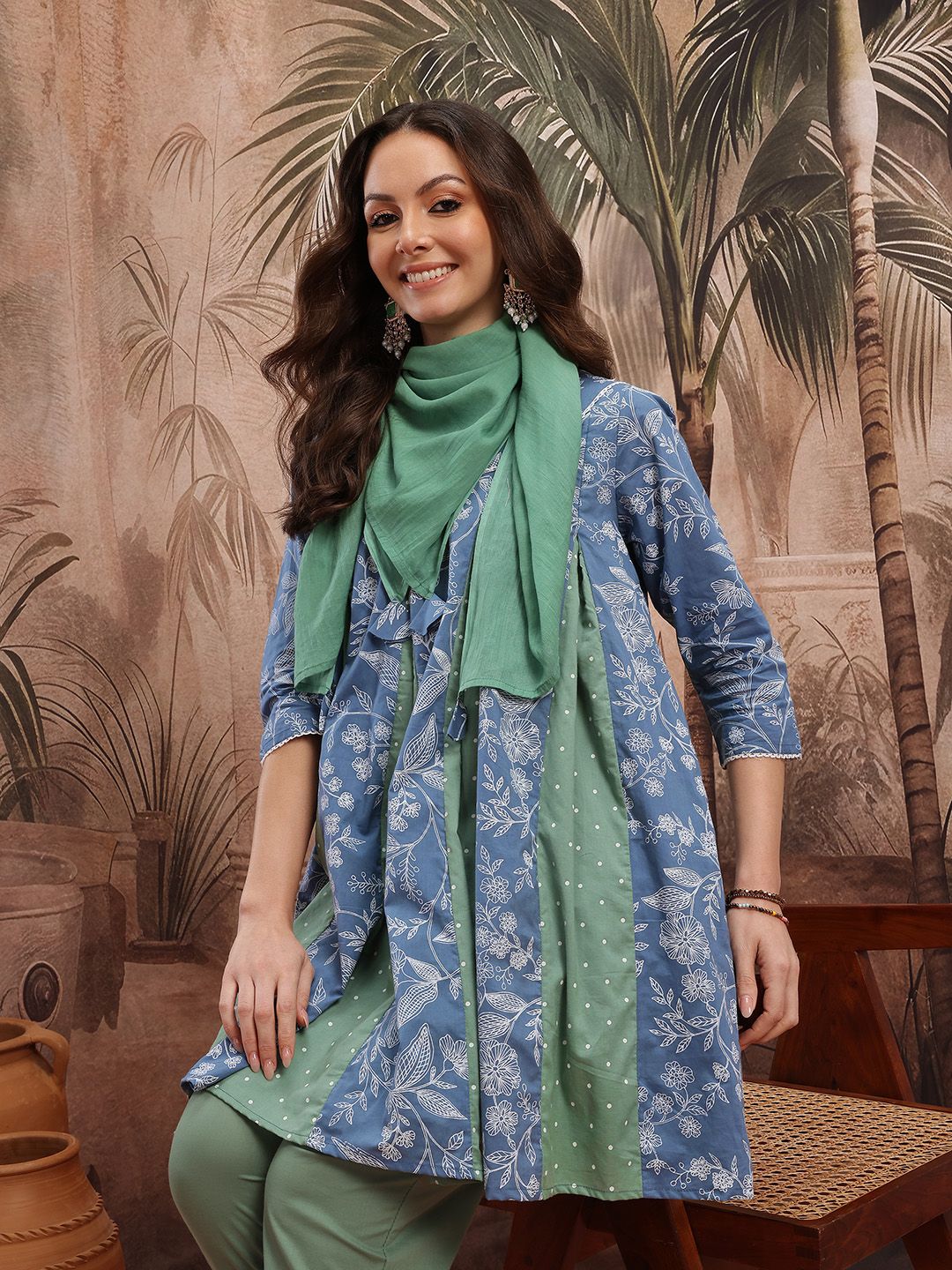 Indyancart SN Women's Ethnic Motifs Printed Pleated Mirror Work Kurta Set