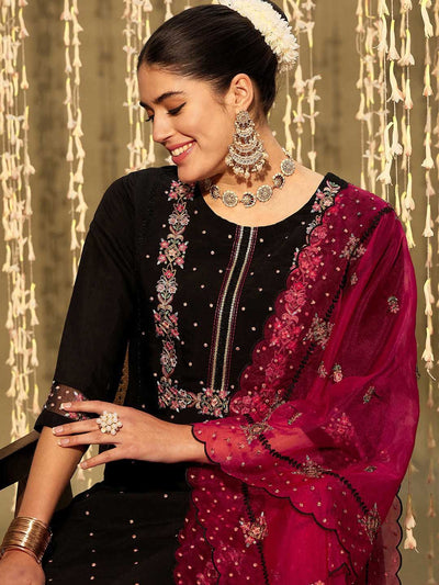 Dhiyona IE Floral Embroidered Round Neck Three-Quarter Sleeves Thread Work Kurta Set