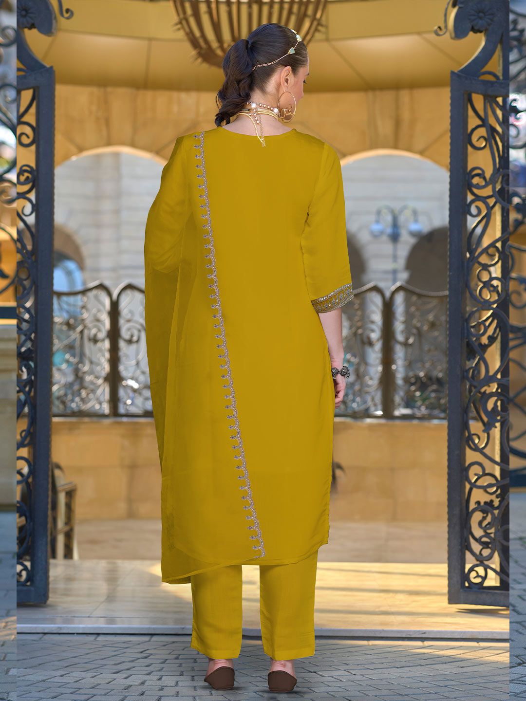 Indyancart IE Ethnic Motifs Embroidered Regular Zari Kurta with Trousers & With Dupatta