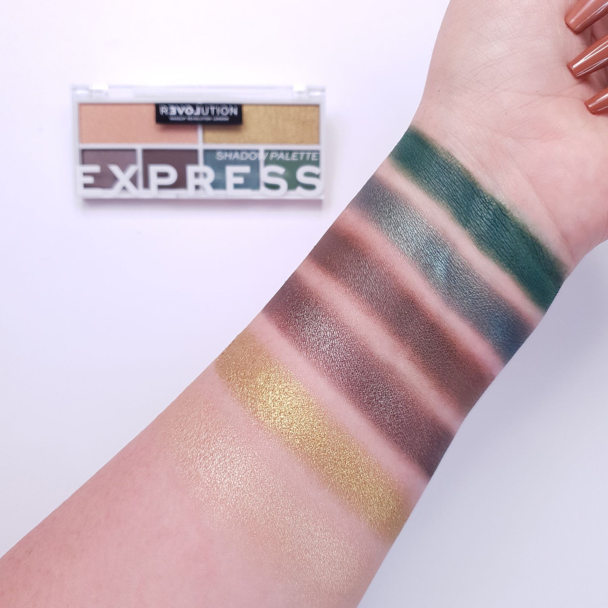 Makeup Revolution Relove Colour Play Eyeshadow Palette - Express