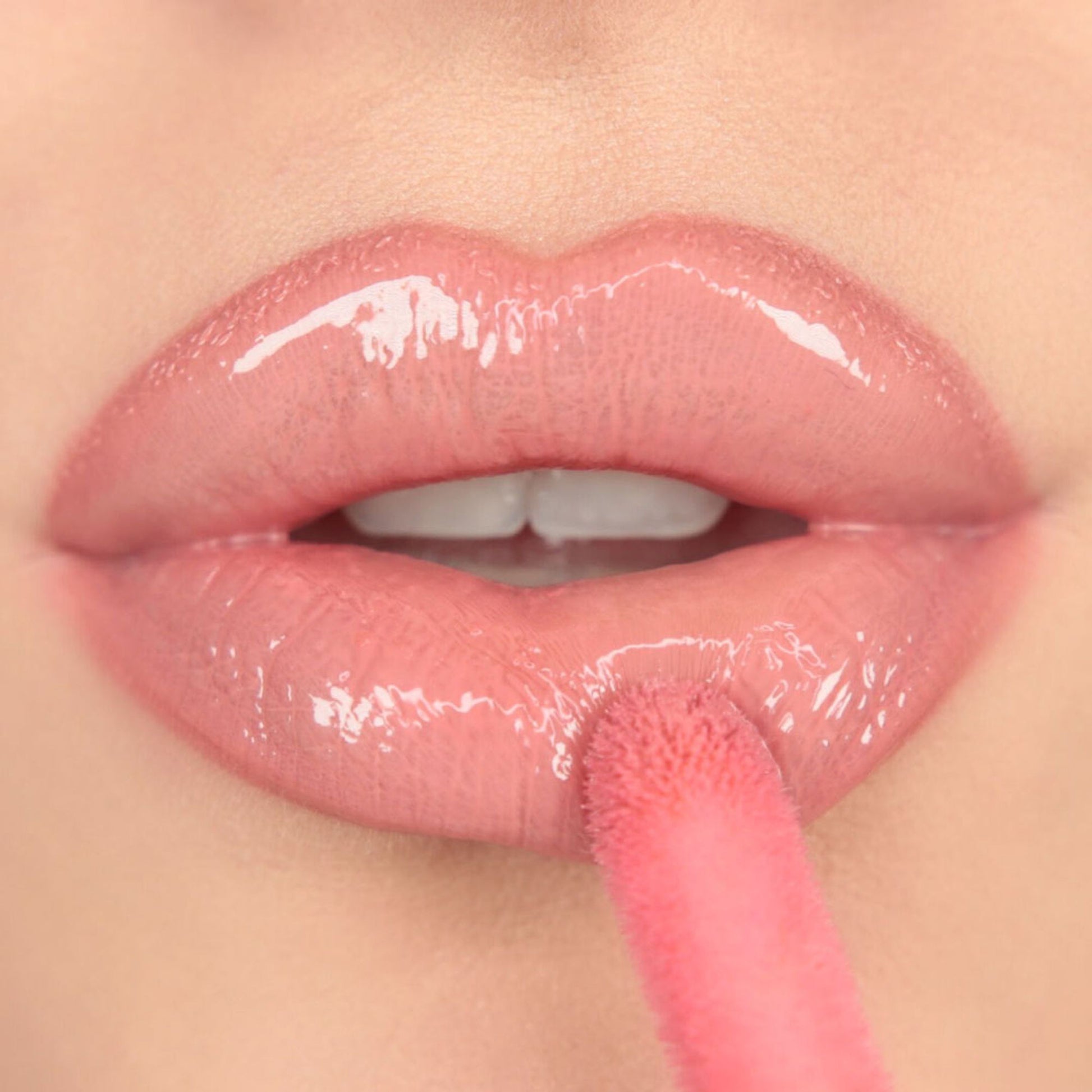 Makeup Revolution Pout Bomb Plumping Gloss - Kiss