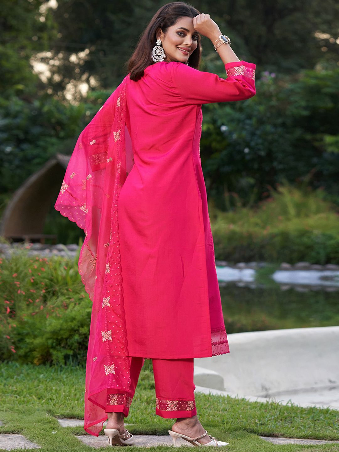 Indyancart IE Floral Embroidered Regular Thread Work Kurta With Trousers & Dupatta