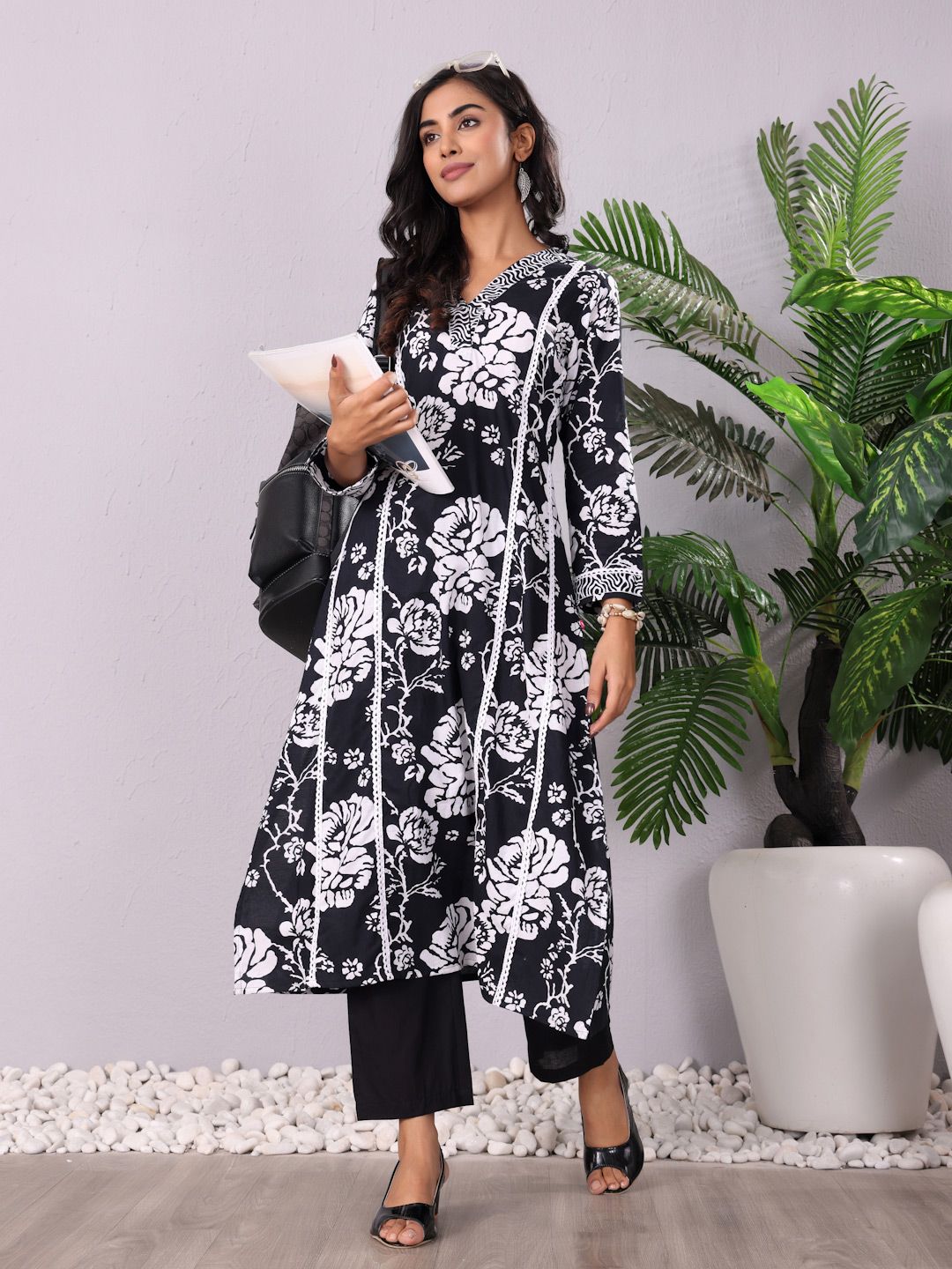 Dhiyona VA Women'sFloral Printed V-Neck Panelled Pure Cotton A-Line Kurta With Trouser