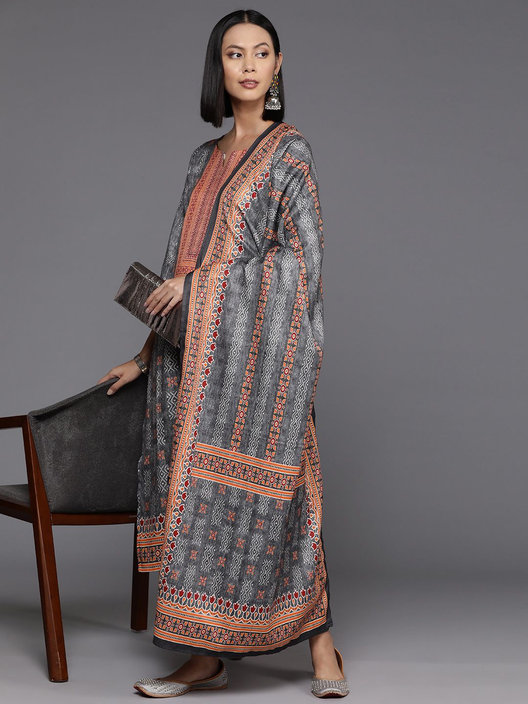 Indyancart VA Women'sEthnic Motif Printed Wool Blended Winter Straight Kurta Set with Printed Dupatta